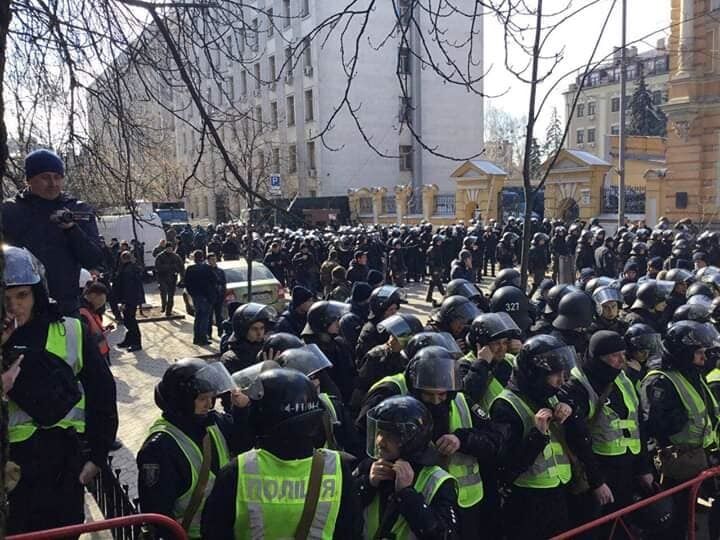 В Киеве и Черкассах произошли столкновения Нацкорпуса и полиции: фото и видео масштабного протеста