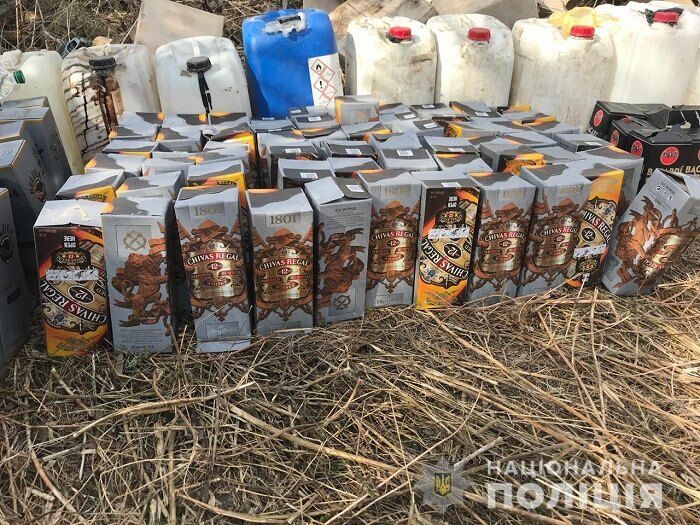 В української пенсіонерки вилучили понад тонну підробленого елітного алкоголю