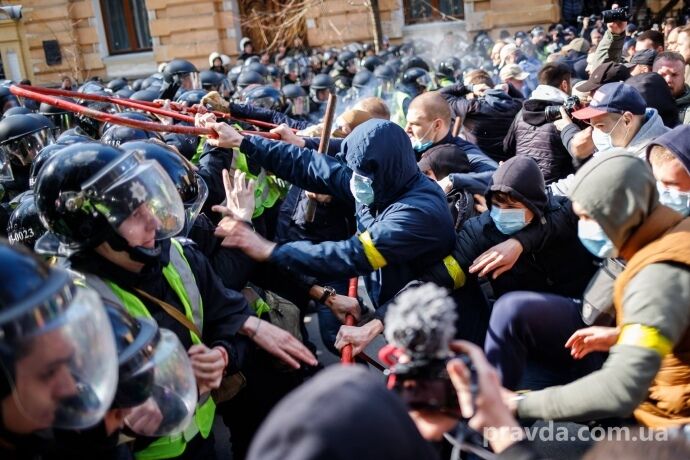 В Киеве и Черкассах произошли столкновения Нацкорпуса и полиции: фото и видео масштабного протеста