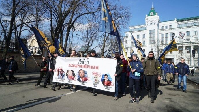 В Киеве и Черкассах произошли столкновения Нацкорпуса и полиции: фото и видео масштабного протеста