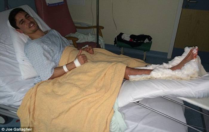 Энтони Кролла в больнице после истории с погоней за грабителями