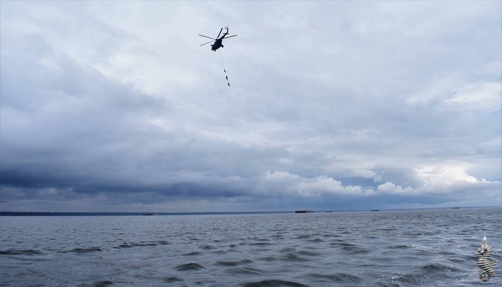 Украинские спецназовцы показали, как захватывают корабли: впечатляющие фото