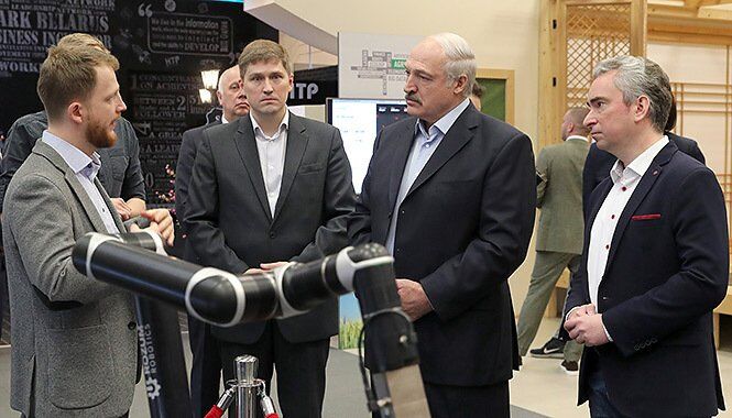 Лукашенко после перепалки с Путиным заявил об опасности для Беларуси
