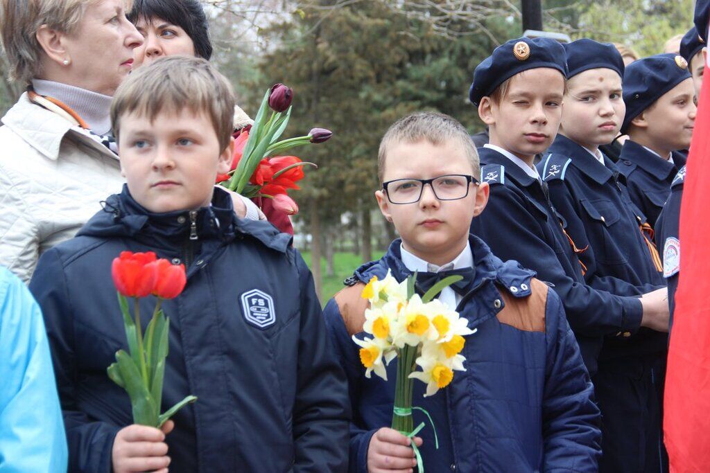 "Проклятый мордор использует детей": сеть возмутило "победобесие" в Крыму