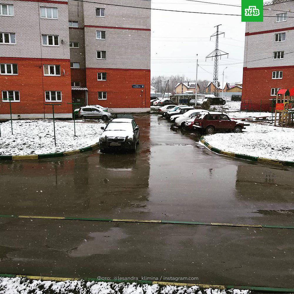 Москву завалило снегом: первые фото и видео 