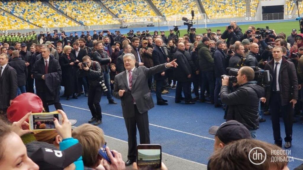 Зеленский не пришел: о чем говорил Порошенко на НСК "Олимпийский"