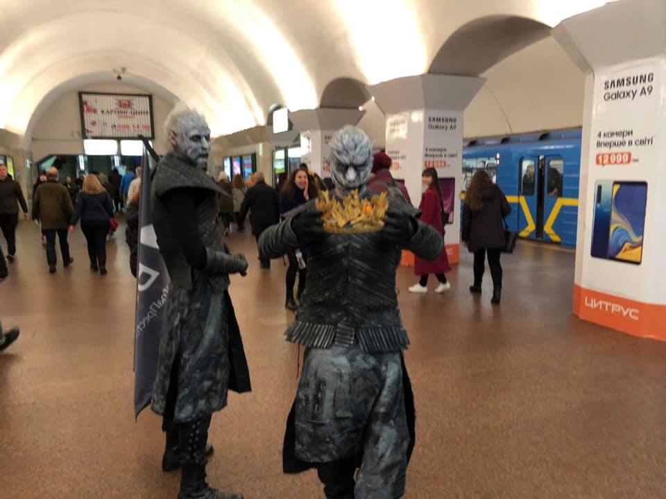 В метро Киева обнаружили героев "Игры престолов": фото