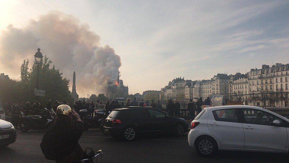 Жутчайшее зрелище: полыхает Собор Парижской Богоматери (Фото/Видео). Новости Днепра 