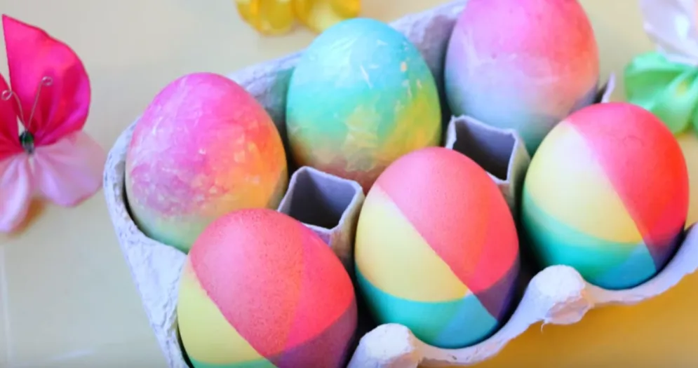 Як пофарбувати яйця на Великдень збитими вершками