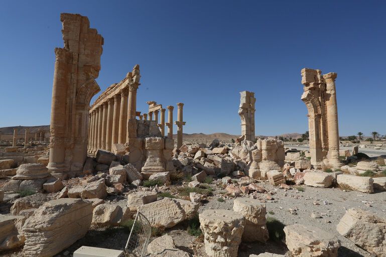 Монументальная арка Пальмиры после разрушения