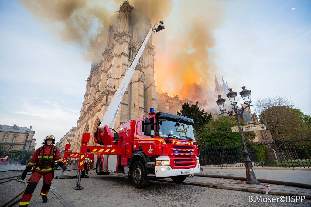 Пожар в Нотр-Дам де Пари