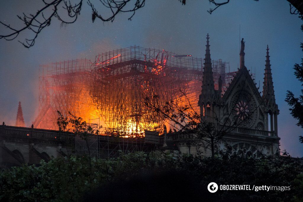Пожежа в соборі Паризької Богоматері
