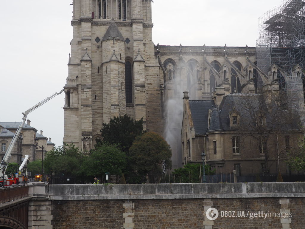 Собор Паризької Богоматері після пожежі