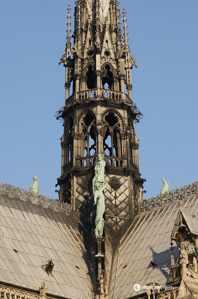 Шпиль собора Парижской Богоматери