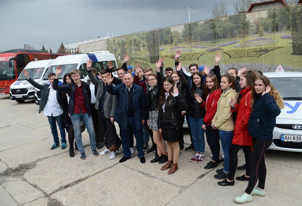 Борис Колесніков відкрив на Донбасі соціальну автошколу для молоді