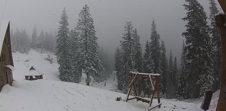 Популярний в Україні курорт засипало снігом: фото