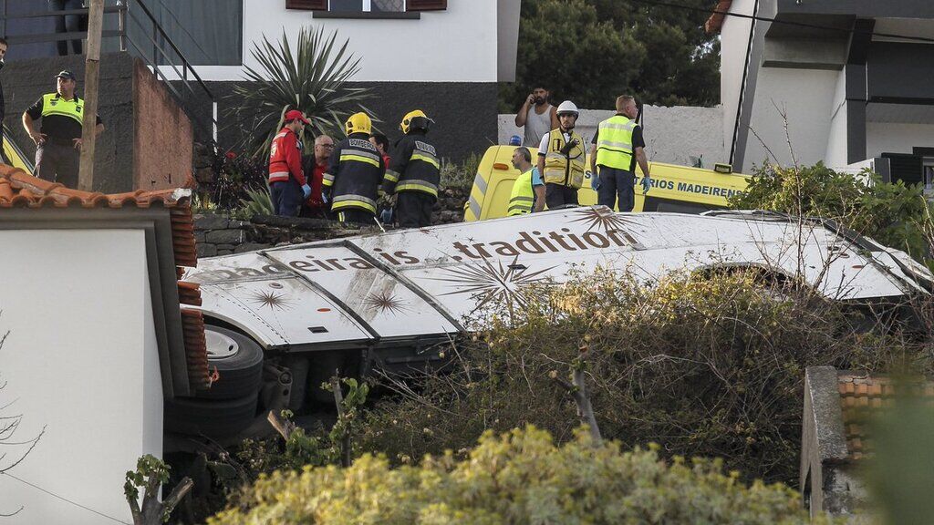 В Португалии произошло жуткое ДТП с туристами: 29 человек погибли. Фото и видео
