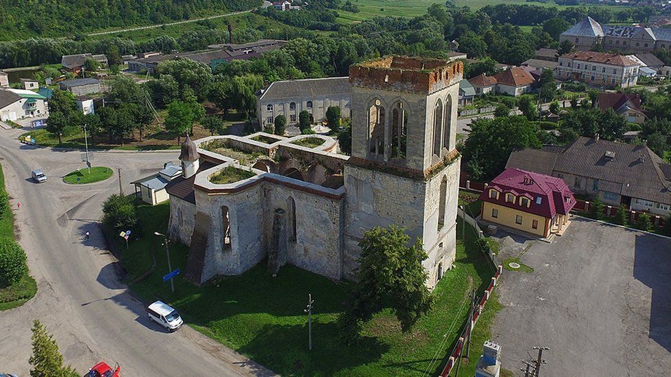 Ще можна врятувати: як виглядають напівзруйновані стародавні собори України