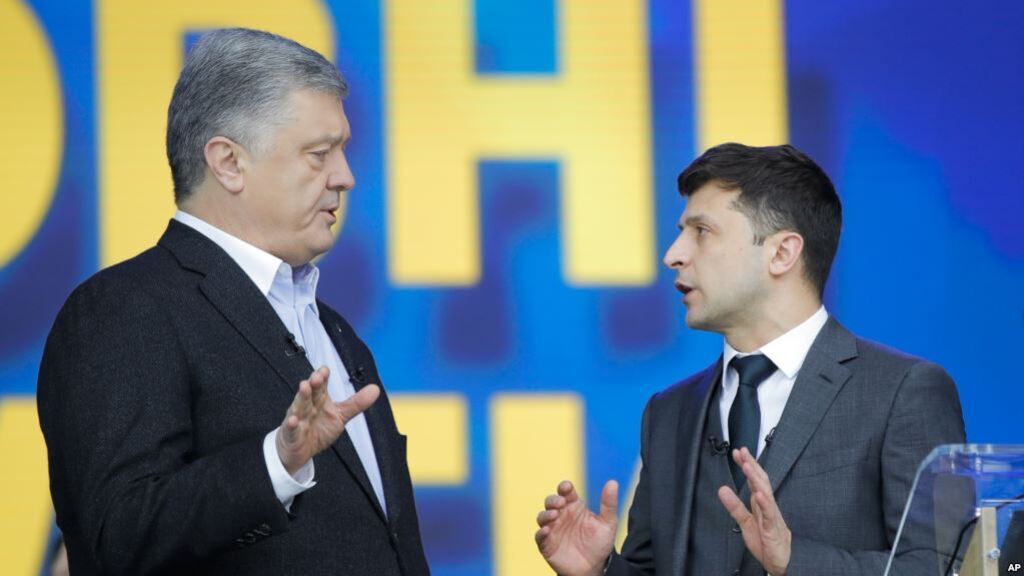 Порошенко і Зеленський під час дебатів