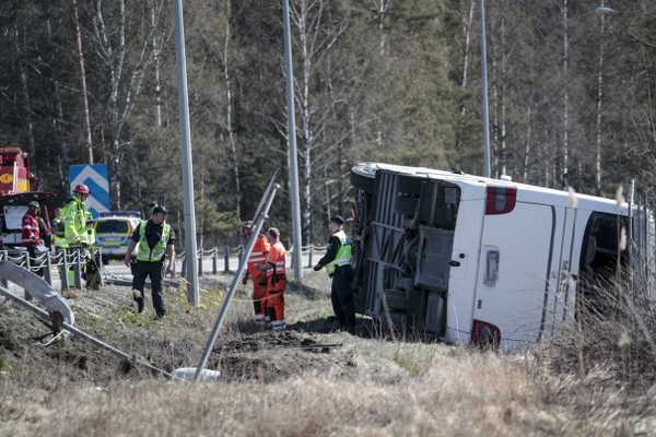 В Швеции перевернулся автобус с туристами: пострадало 8 человек