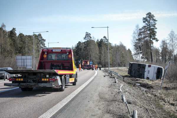 В Швеции перевернулся автобус с туристами: пострадало 8 человек