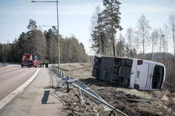 В Швеции перевернулся автобус с туристами: пострадало 8 человек