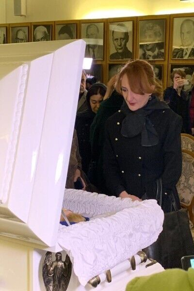У Москві попрощалися з померлою зіркою "Кадетства": фото