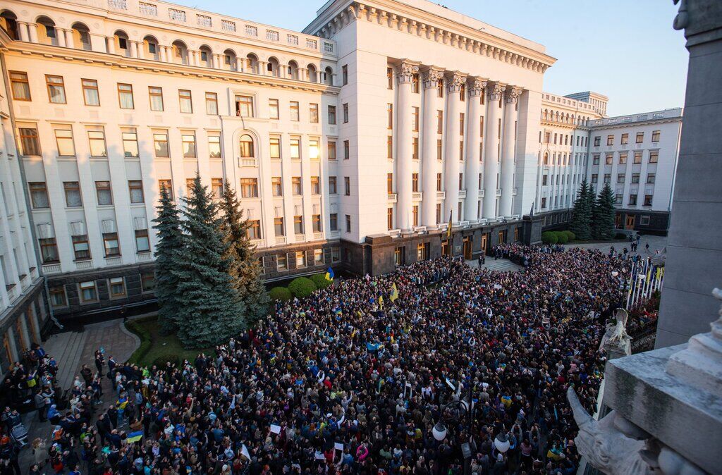 Українці влаштували мітинг-подяку Порошенку