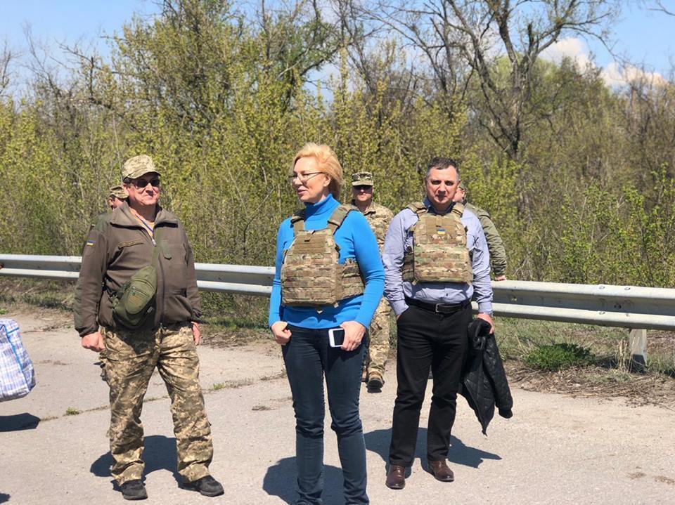 Передали 60 украинцев! На Донбассе провели громкую операцию