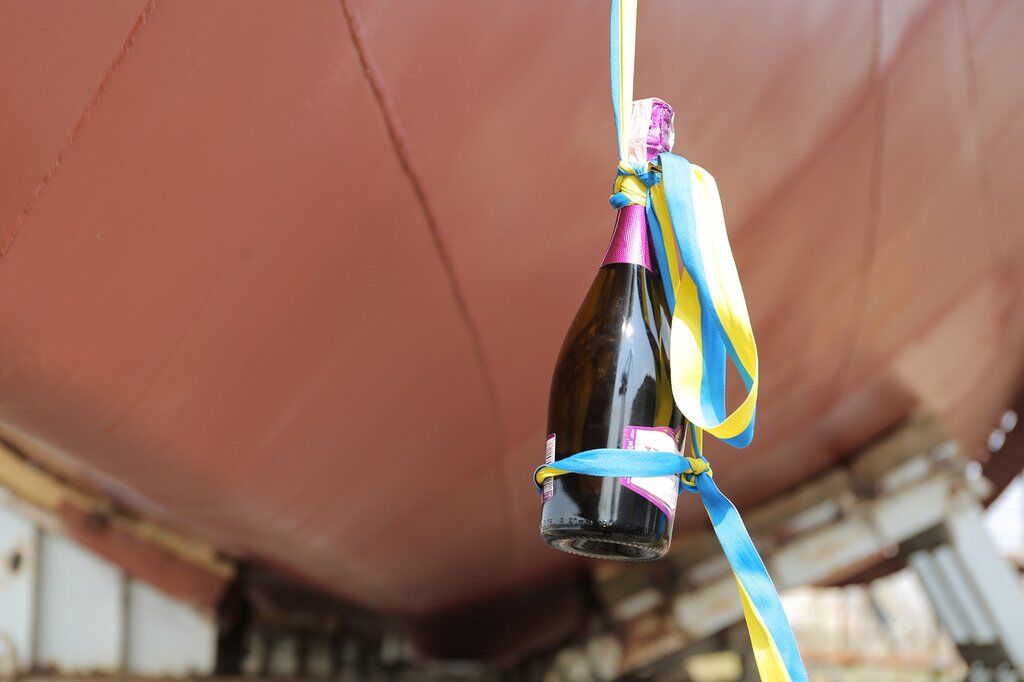 ВМС Украины получили уникальный разведкорабль: впечатляющие фото и видео