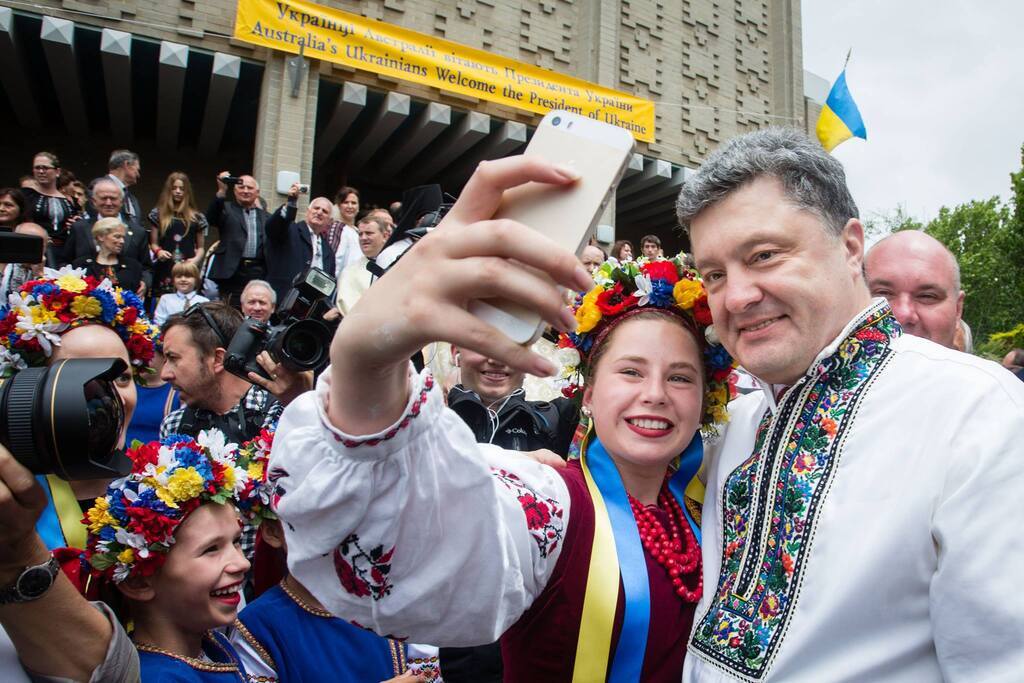 П'ять років президентства Порошенка в фото: опубліковані показові кадри