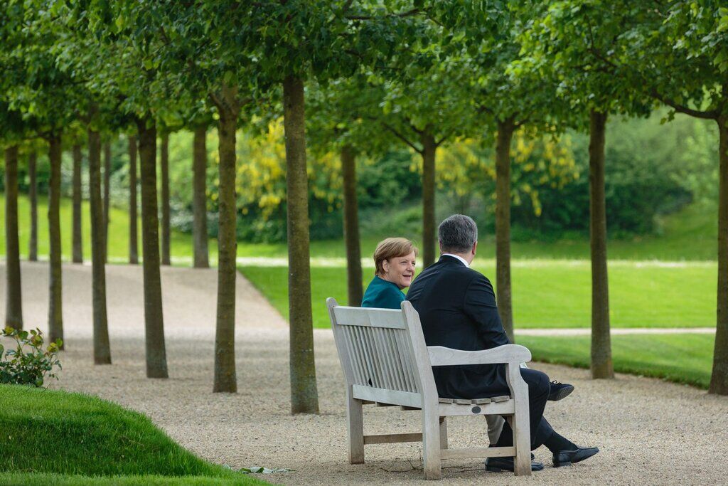 П'ять років президентства Порошенка в фото: опубліковані показові кадри
