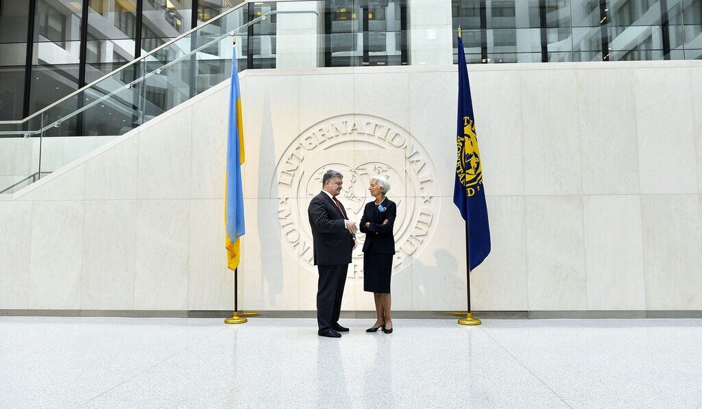 Пять лет президентства Порошенко в фото: опубликованы показательные кадры
