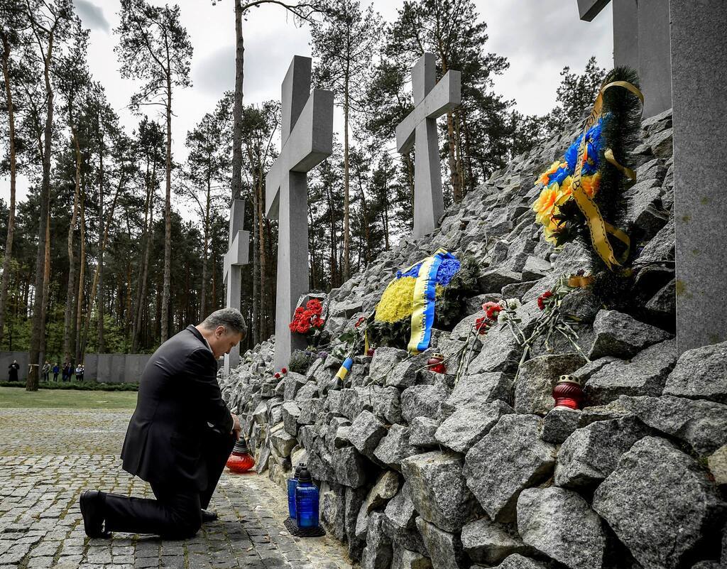 П'ять років президентства Порошенка в фото: опубліковані показові кадри