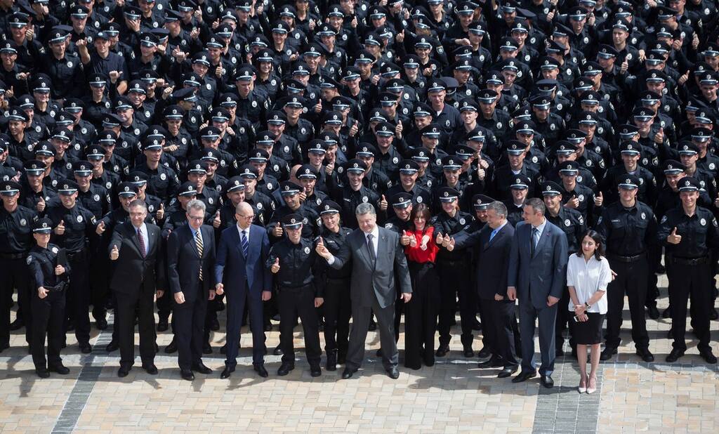 П'ять років президентства Порошенка в фото: опубліковані показові кадри