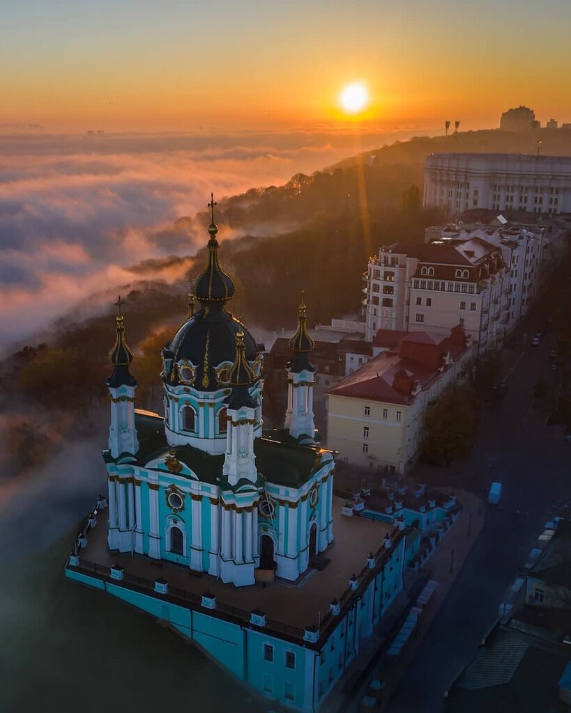 У мережі показали неймовірний захід сонця у Києві