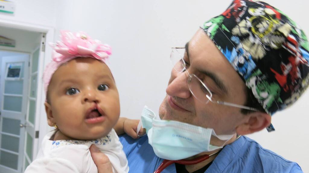 Хірурги з Києва та колеги з США безкоштовно проведуть операції дітям з патологією "заяча губа" - КМДА  