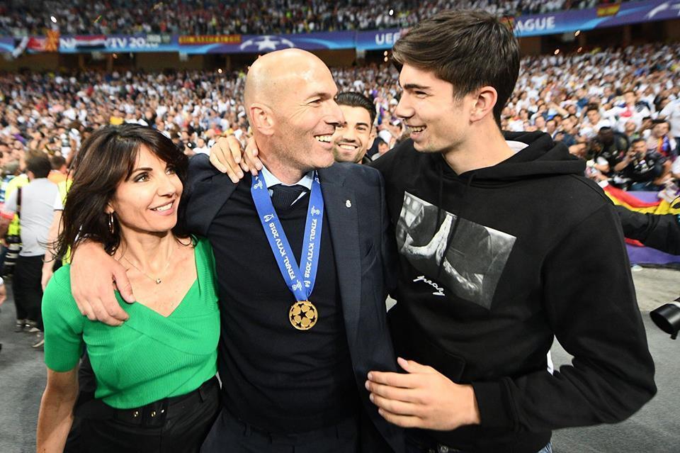 Зидан вместе с супругой и сыном после выигранного финала ЛЧ в Киеве