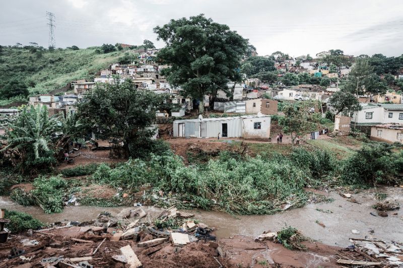 Мощное наводнение в Южной Африке унесло жизни 60 человек: жуткие фото и видео стихии