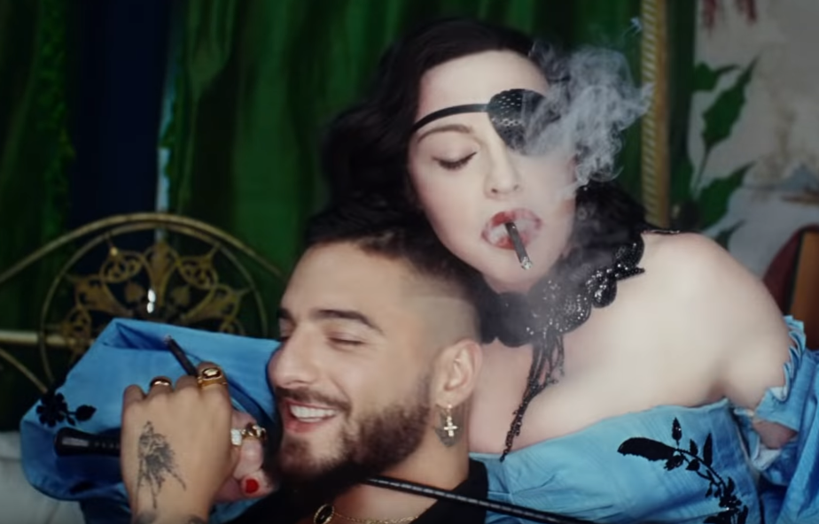Мадонна впервые за четыре года выпустила откровенный клип. Видео