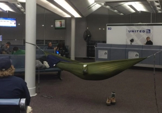 Самые странные вещи, которые творились в аэропортах и самолетах и попали на фото