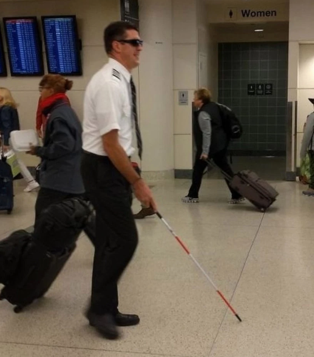 Самые странные вещи, которые творились в аэропортах и самолетах и попали на фото