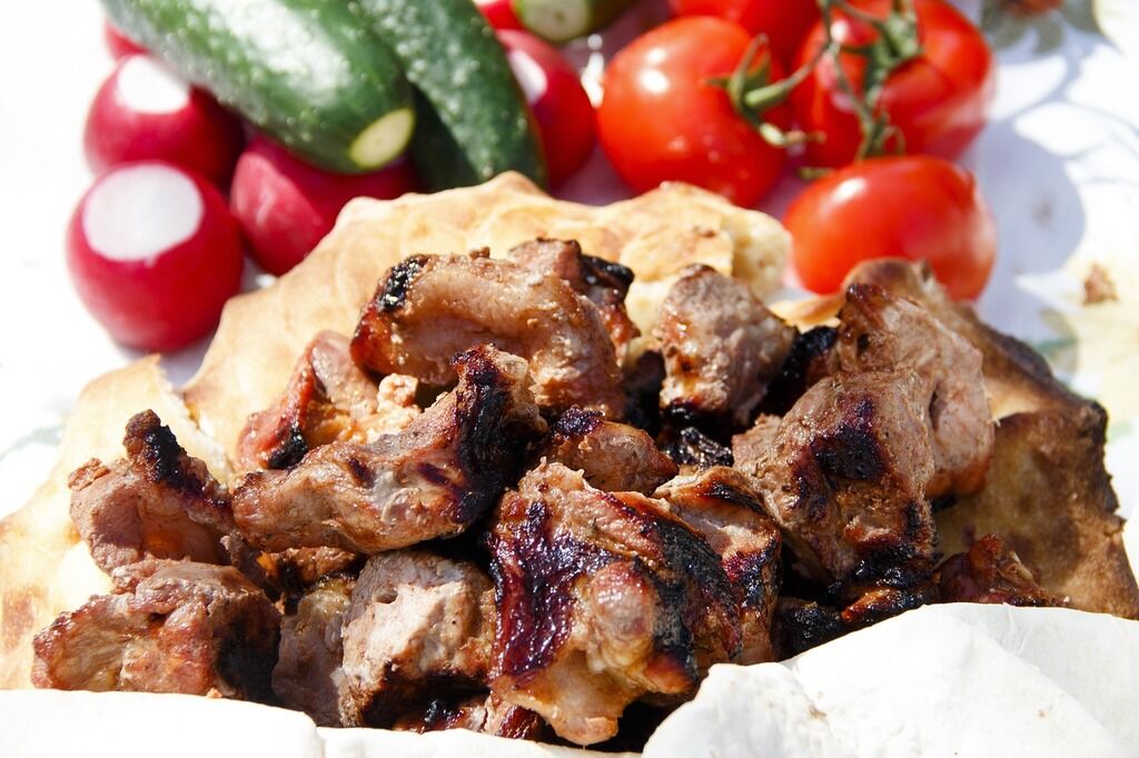 Шашлик зі свинини, курятини, баранини, індичатини і з грибів: як найкраще приготувати
