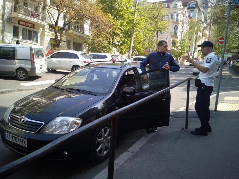 У Києві з'явилися перші інспектори з паркування: що зміниться
