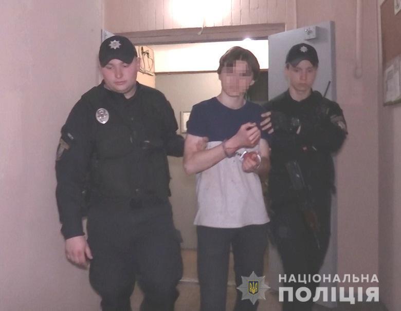 В Киеве сын порезал ножом мать
