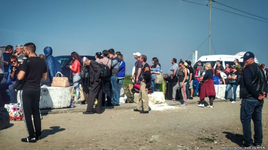 ФСБ влаштувала на кордоні окупованого Криму "пекло" для приїжджих