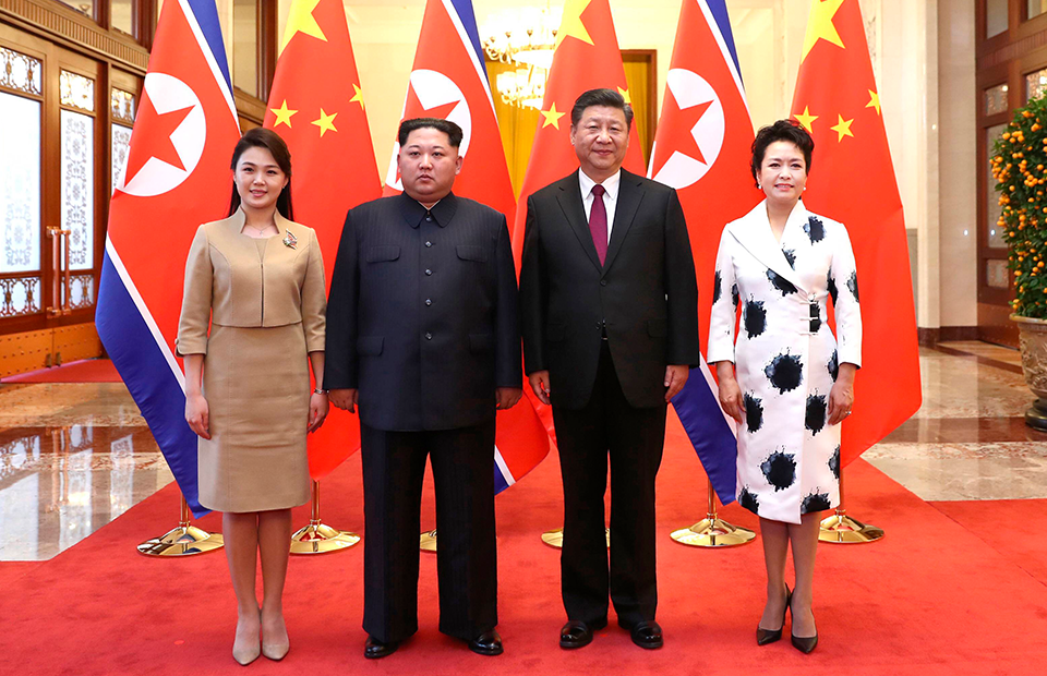 Ли Соль Чжу (крайняя слева)