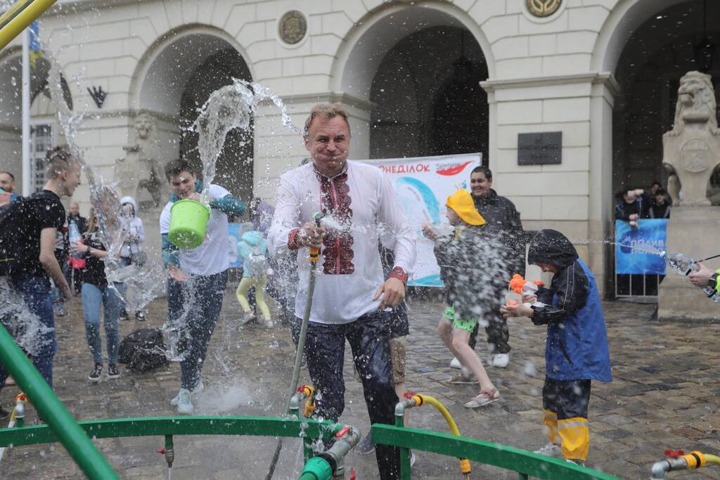 "Поливаний понеділок" 2019: як відзначають в різних містах України