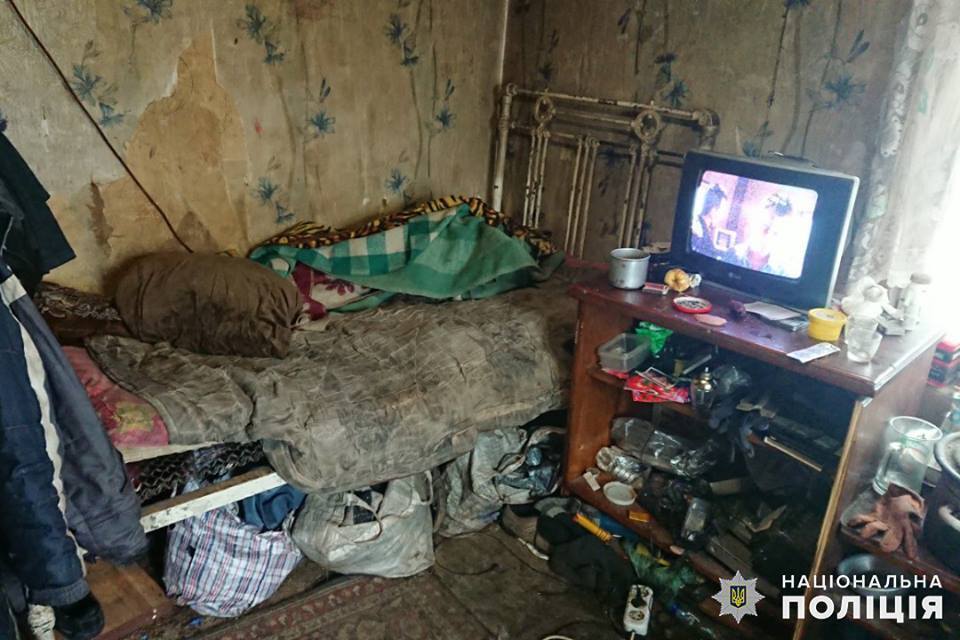 Жила в страшних умовах: на Луганщині врятували півторарічну дитину