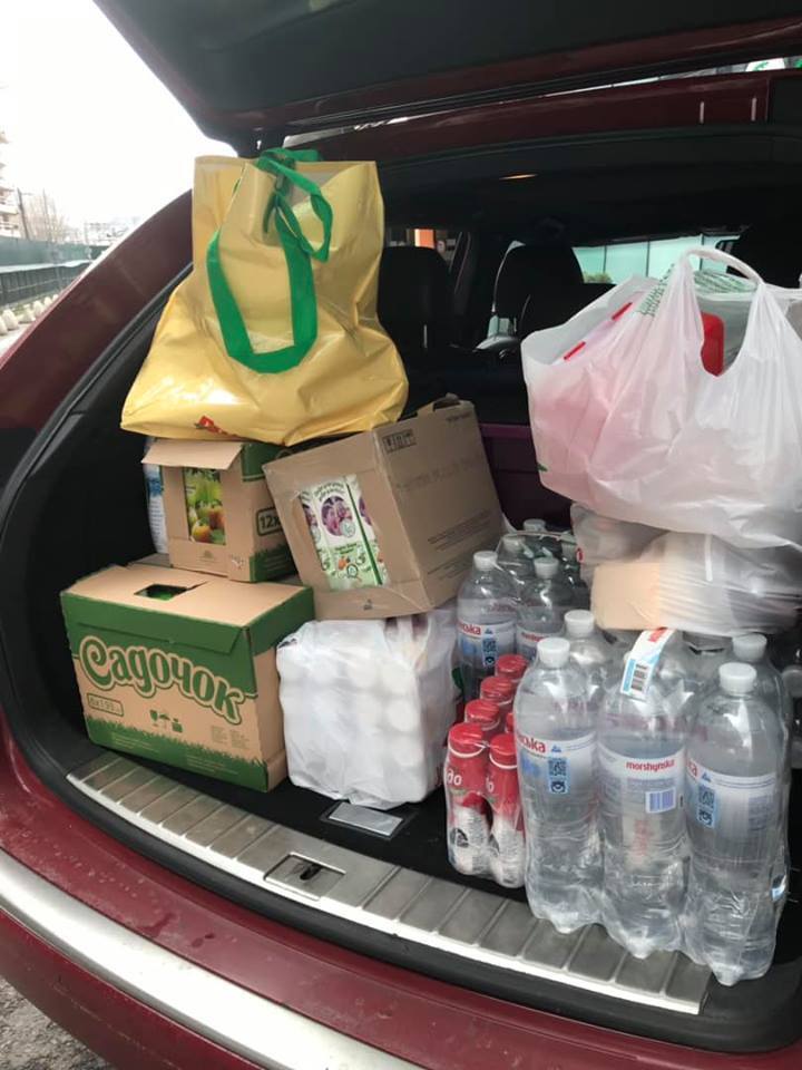 Тяжелобольные украинцы помогают раненым, а многие активны лишь в интернете...